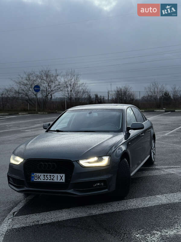 Седан Audi A4 2014 в Ровно