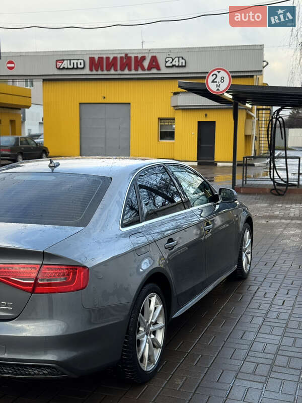 Седан Audi A4 2014 в Ровно