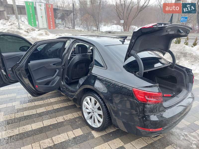 Седан Audi A4 2016 в Львове