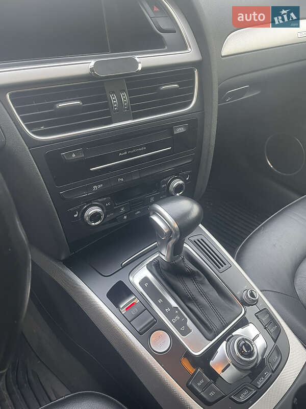 Седан Audi A4 2015 в Львове