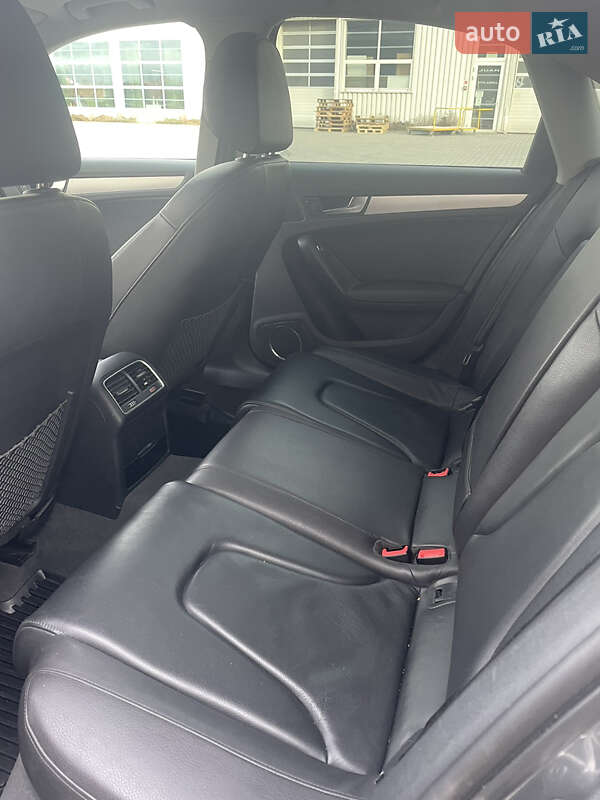 Седан Audi A4 2015 в Львове