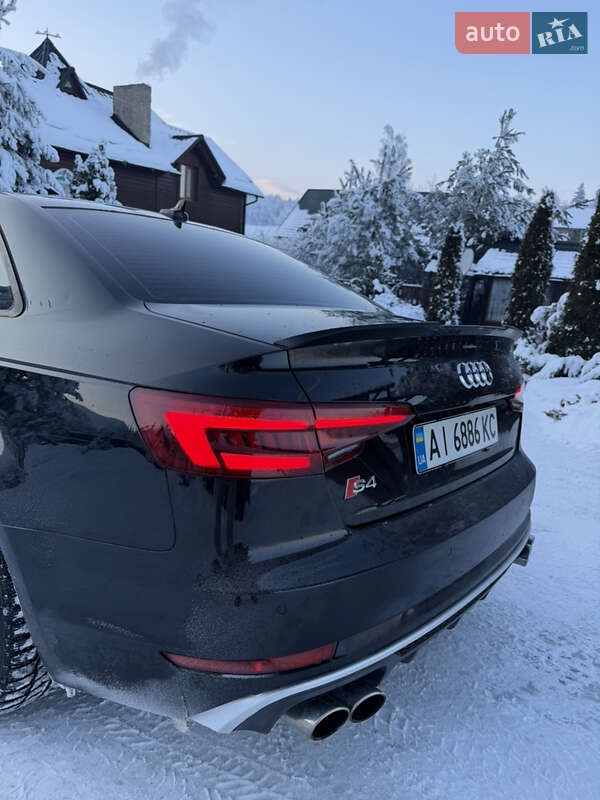 Седан Audi A4 2016 в Киеве