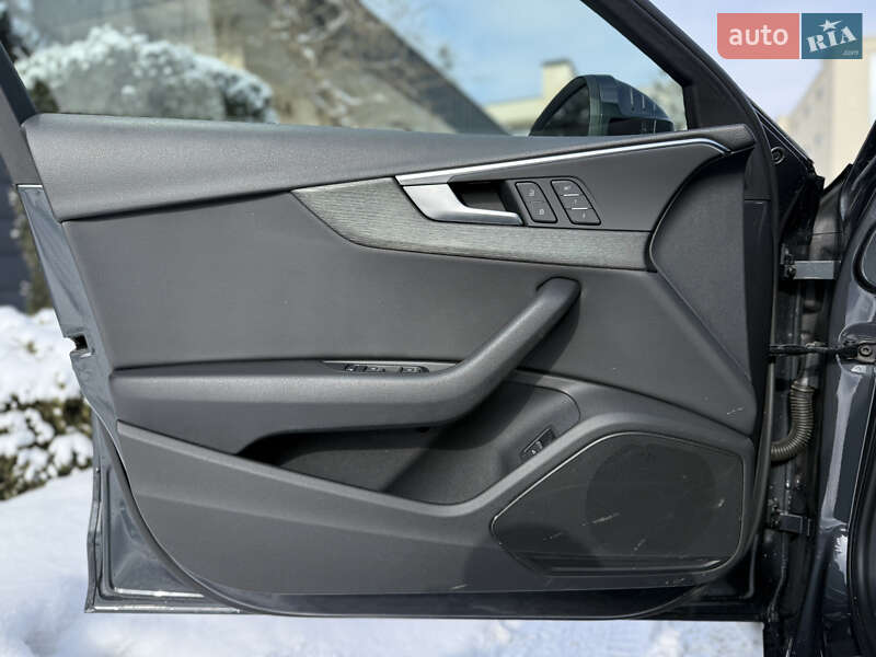 Седан Audi A4 2019 в Львове