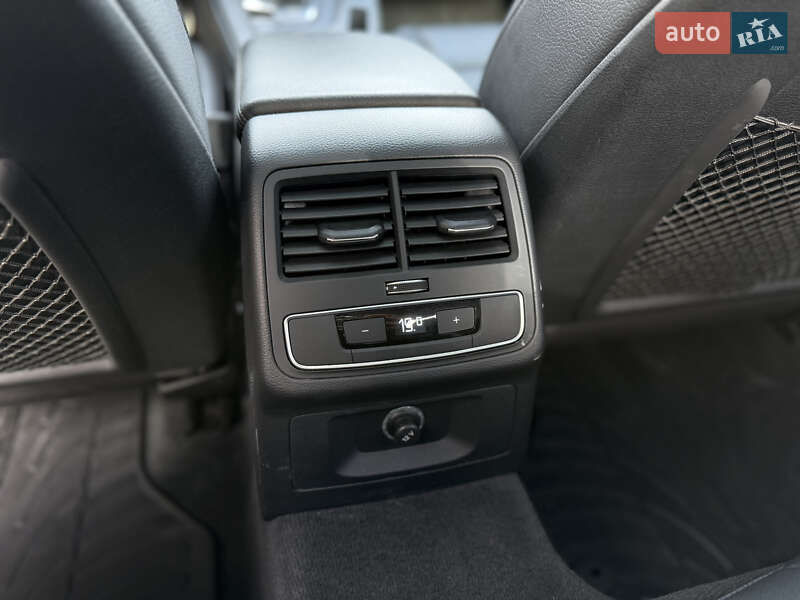 Седан Audi A4 2019 в Львове