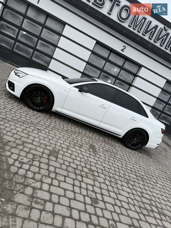 Седан Audi A4 2019 в Львові