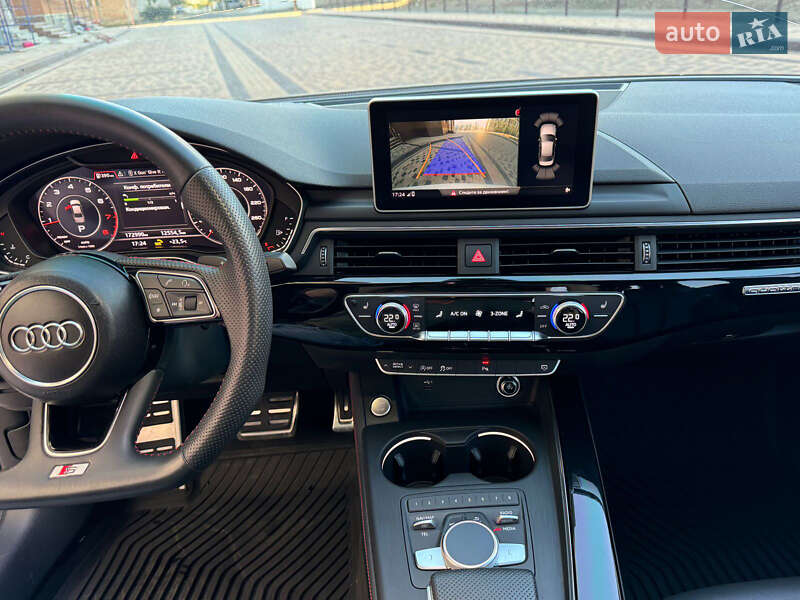 Седан Audi A4 2019 в Львові