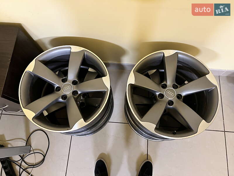 Седан Audi A4 2015 в Киеве