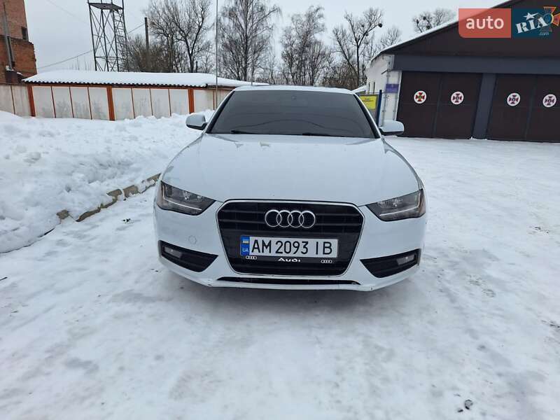 Седан Audi A4 2013 в Коростене