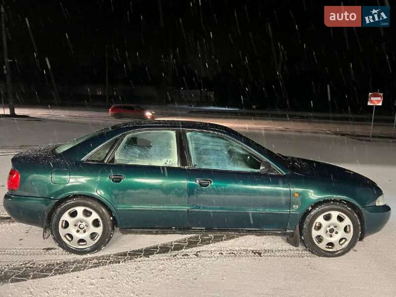 Седан Audi A4 1996 в Полтаве