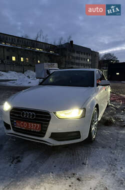 Седан Audi A4 2015 в Львове