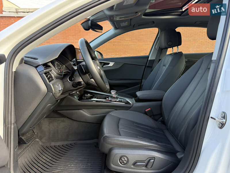 Седан Audi A4 2020 в Киеве