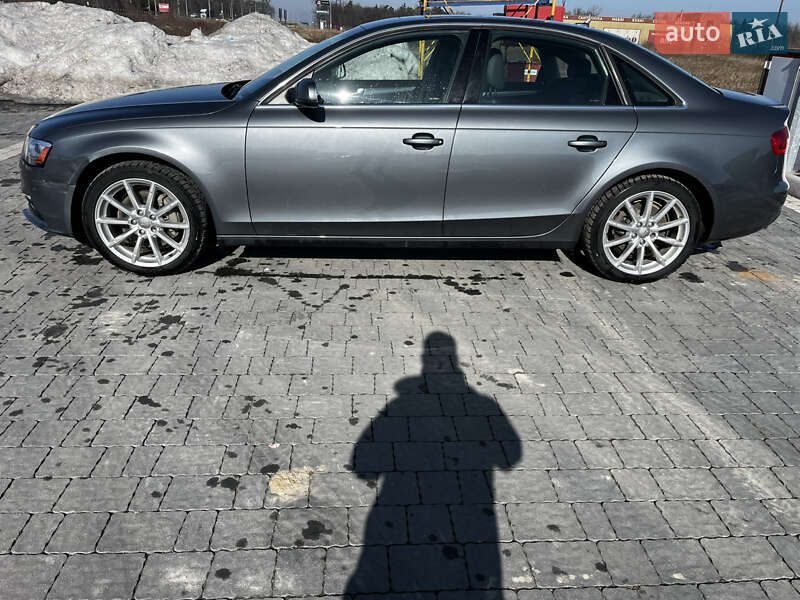 Седан Audi A4 2013 в Львове