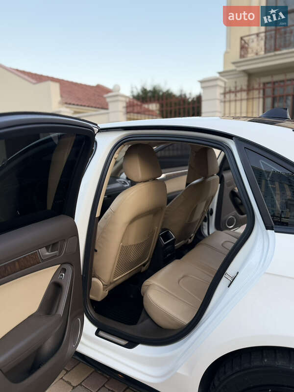 Седан Audi A4 2012 в Одессе