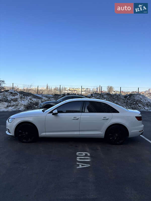 Седан Audi A4 2016 в Киеве