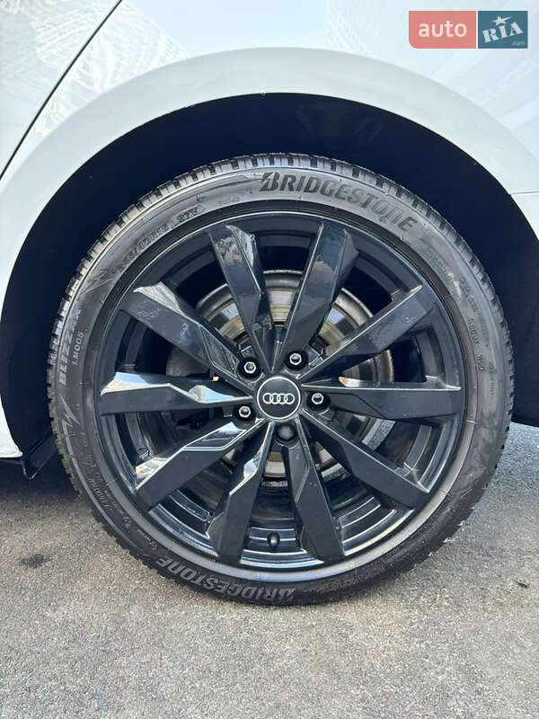 Седан Audi A4 2016 в Киеве