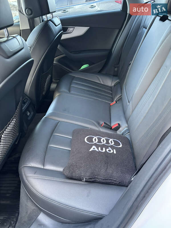 Седан Audi A4 2016 в Киеве