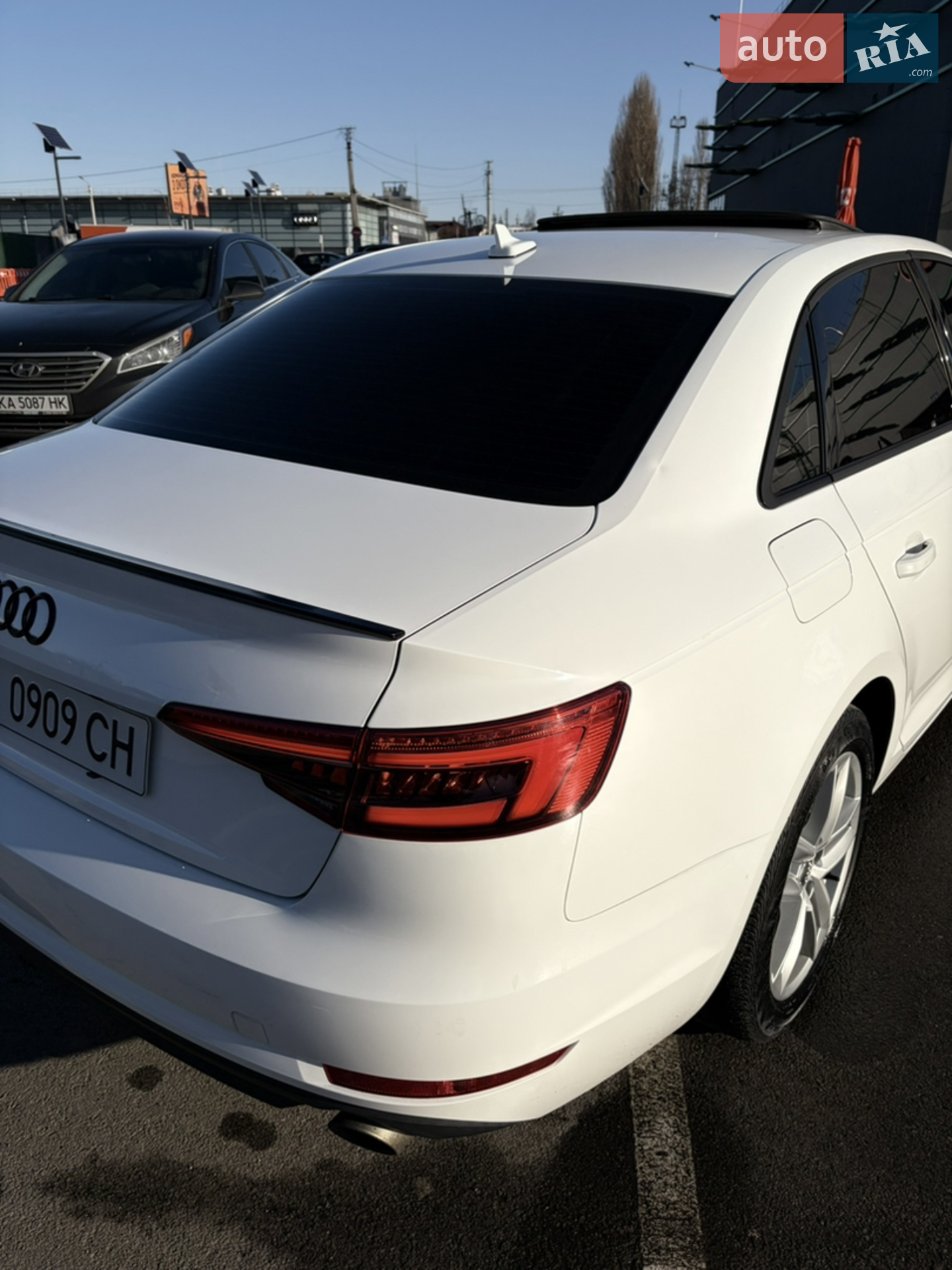 Audi A4 2017 VIN WAUGNAF4XHN058709 фото оголошення 7 з 9