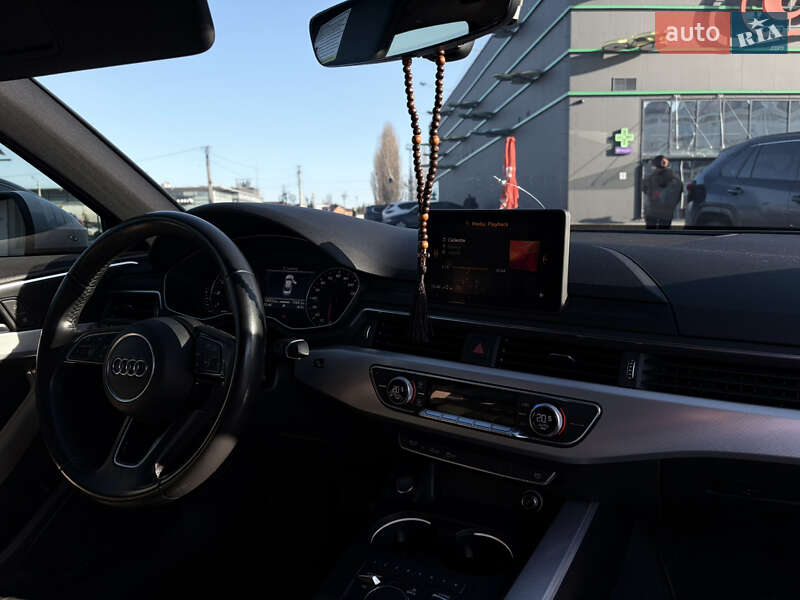 Седан Audi A4 2017 в Киеве
