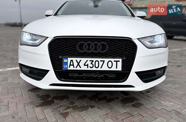 Седан Audi A4 2013 в Каневі