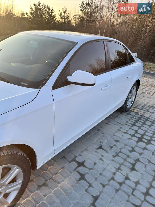 Седан Audi A4 2010 в Николаеве
