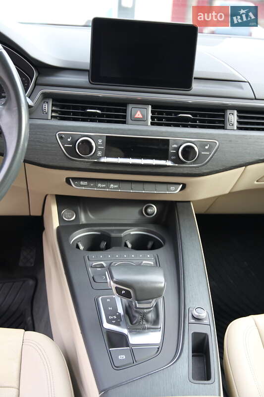 Седан Audi A4 2017 в Киеве