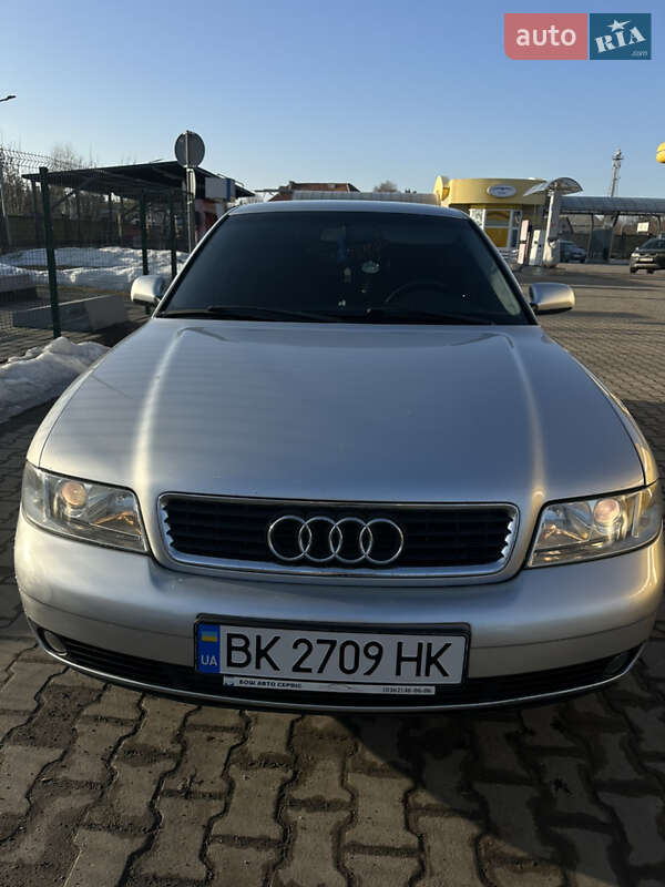 Седан Audi A4 2000 в Радивилове