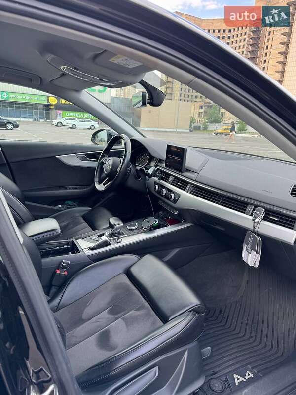 Седан Audi A4 2016 в Львові