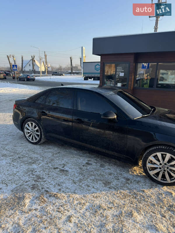 Седан Audi A4 2016 в Киеве