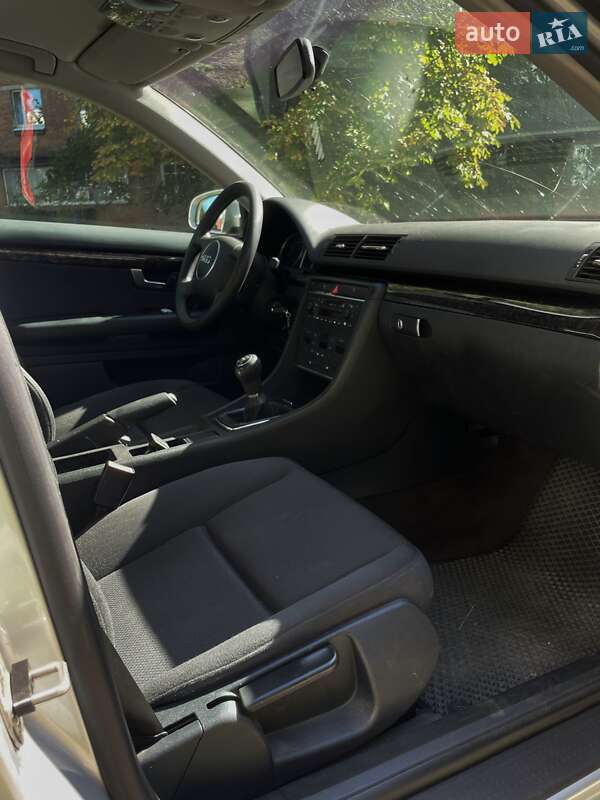 Седан Audi A4 2002 в Краснограде