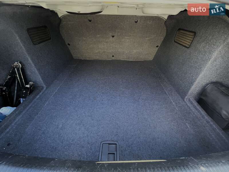 Седан Audi A4 2002 в Краснограде