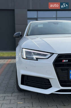 Седан Audi A4 2017 в Мукачево
