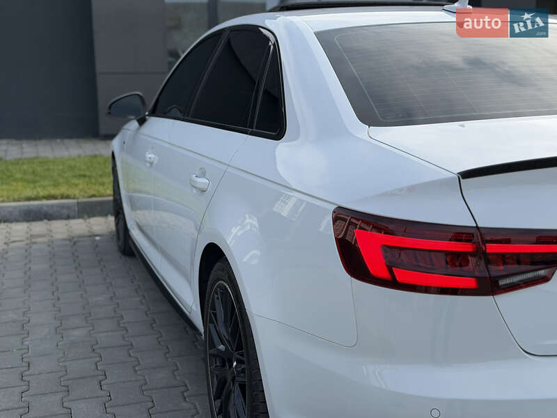 Седан Audi A4 2017 в Мукачево