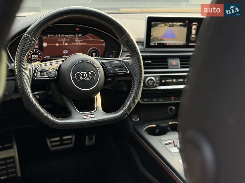 Седан Audi A4 2017 в Мукачево