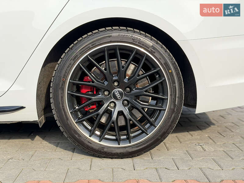 Седан Audi A4 2017 в Мукачево