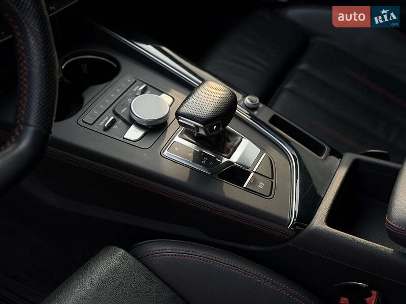 Седан Audi A4 2017 в Мукачево