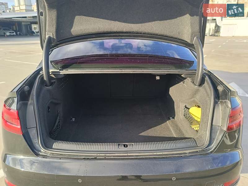 Седан Audi A4 2017 в Киеве