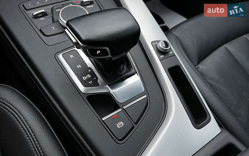 Седан Audi A4 2016 в Львове