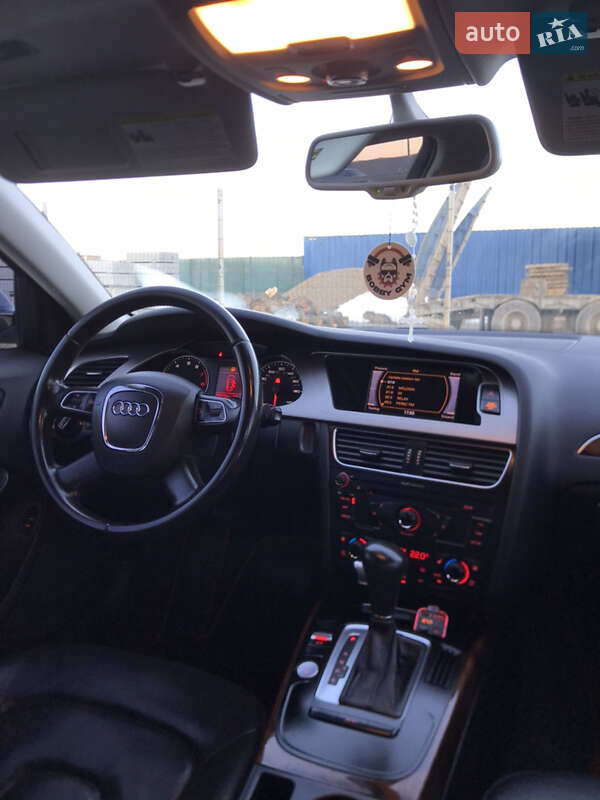 Седан Audi A4 2011 в Львові