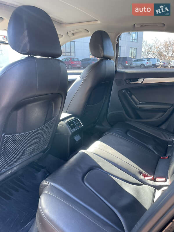 Седан Audi A4 2015 в Рівному