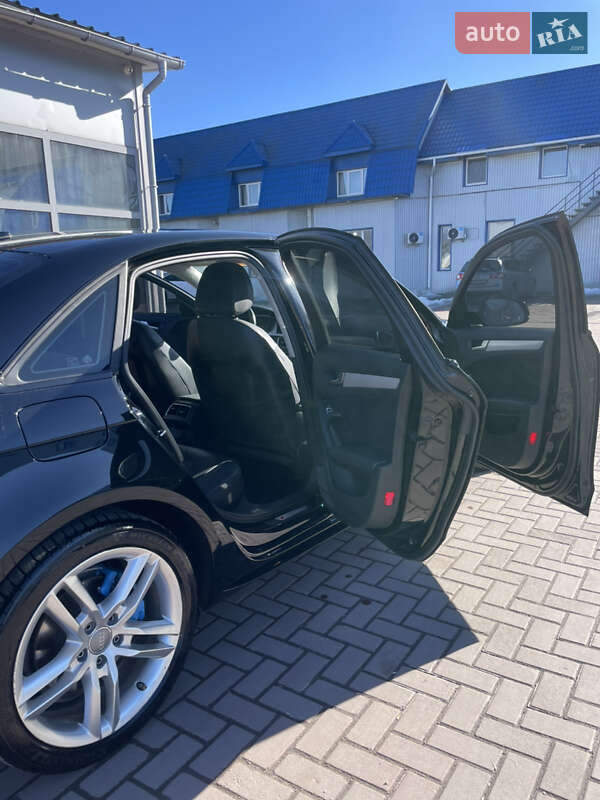 Седан Audi A4 2015 в Рівному