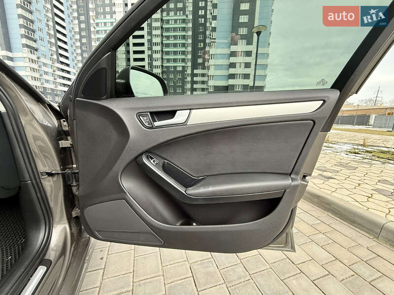Седан Audi A4 2014 в Одесі