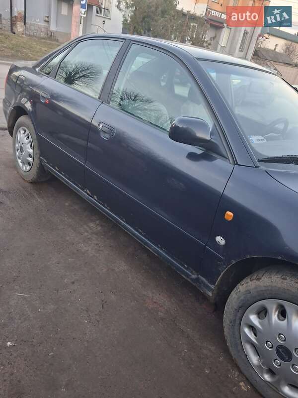 Седан Audi A4 1997 в Яворові