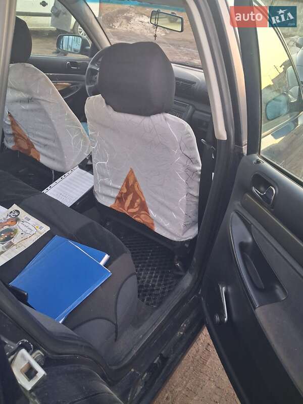 Седан Audi A4 1997 в Яворові