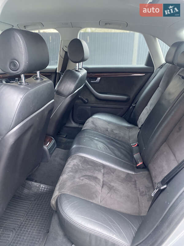 Седан Audi A4 2005 в Староконстантинове