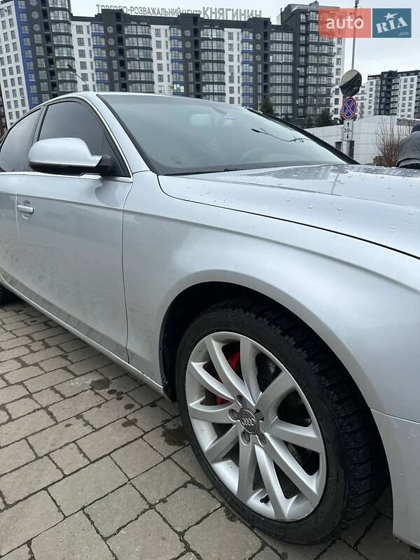 Седан Audi A4 2012 в Ивано-Франковске