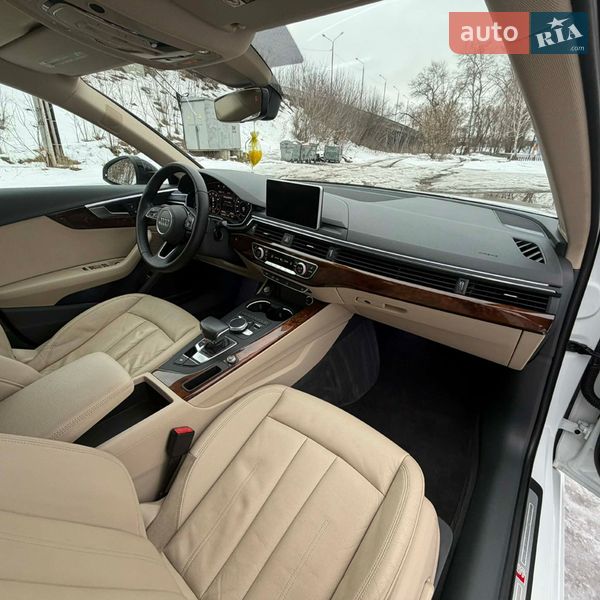 Седан Audi A4 2017 в Глухове