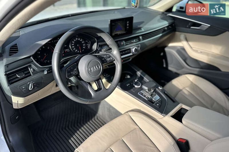Седан Audi A4 2019 в Киеве