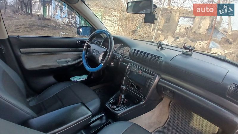 Седан Audi A4 1996 в Вознесенске