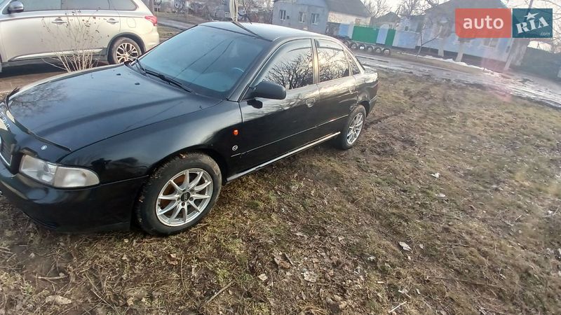 Седан Audi A4 1996 в Вознесенске