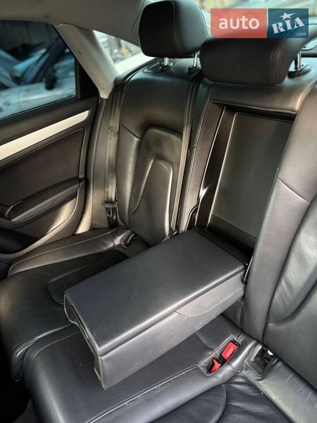 Седан Audi A4 2015 в Стрию